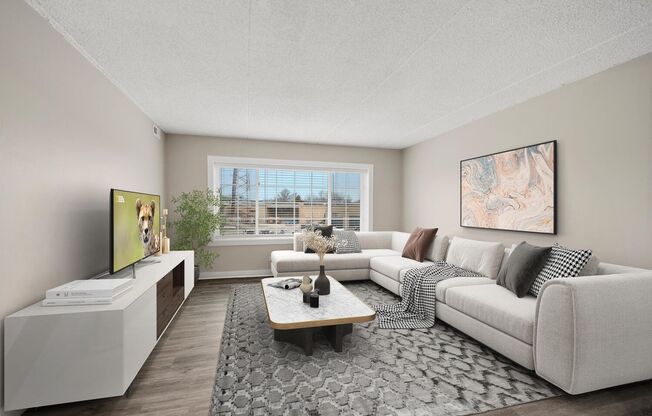 Modern, Tranquil, High-End Apartment in Downtown Downers Grove