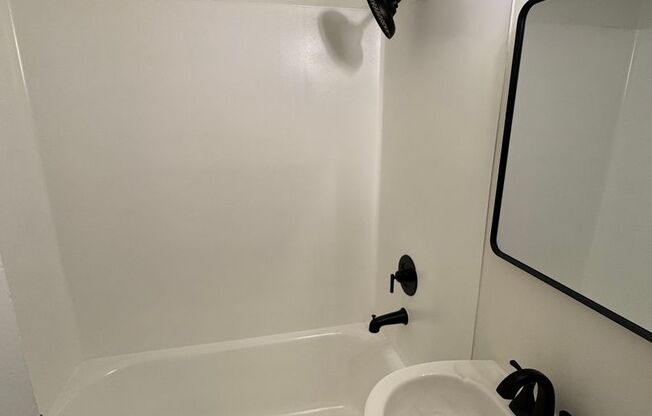 1 bed, 1 bath, 425 sqft, $1,332, Unit 401