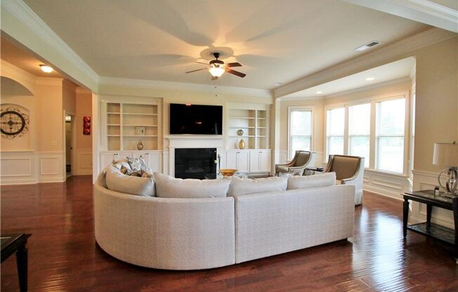 ✨ Welcome Home to 4030 Rotterdam Pass!