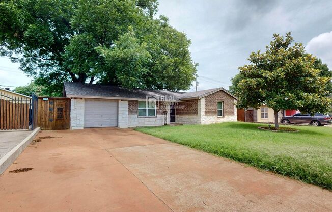 Single Story 3-Bedroom Home in Irving Available for Rent