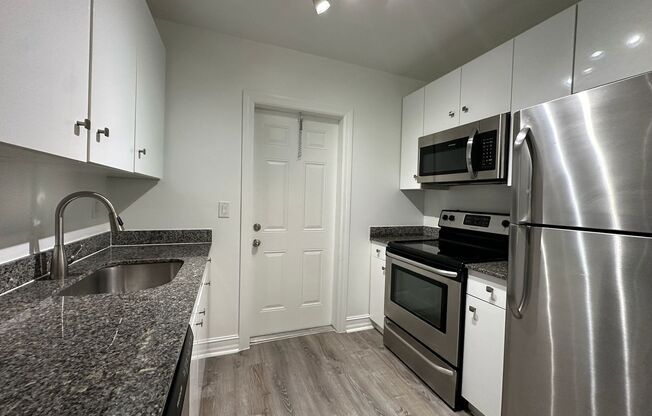 2 beds, 2 baths, 900 sqft, $1,995, Unit 302