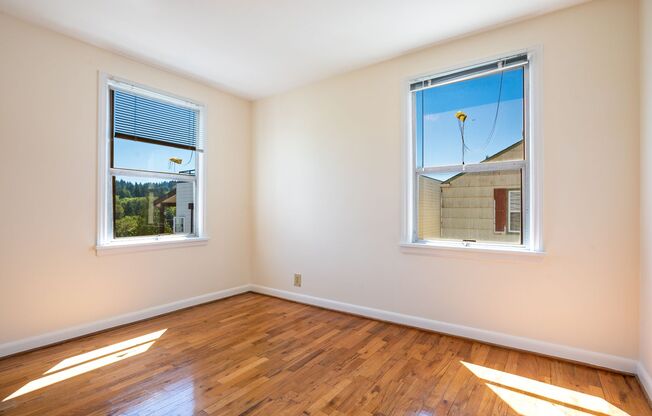 3241 - 3243 NW Market