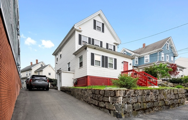8 WALNUT ST