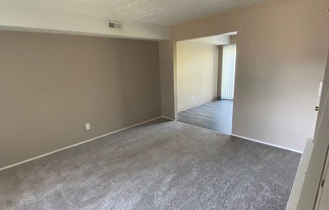 2 beds, 1 bath, 869 sqft, $1,139, Unit 2914B