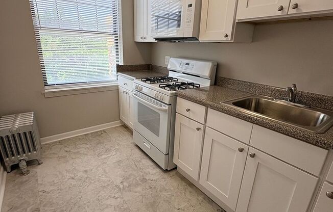 2 beds, 1 bath, 670 sqft, $1,200, Unit CA 129-3E