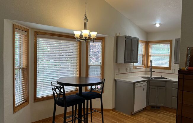 BEAUTIFUL 4 BED/3 BATH CHARMING HOME IN LONGMONT!  AVAILABLE NOW!