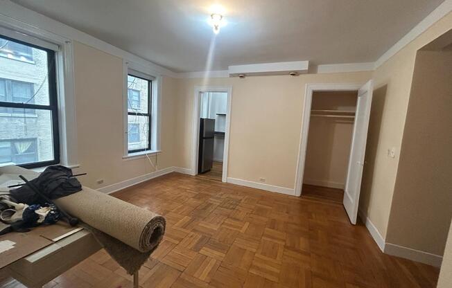 325 W 71 ST
