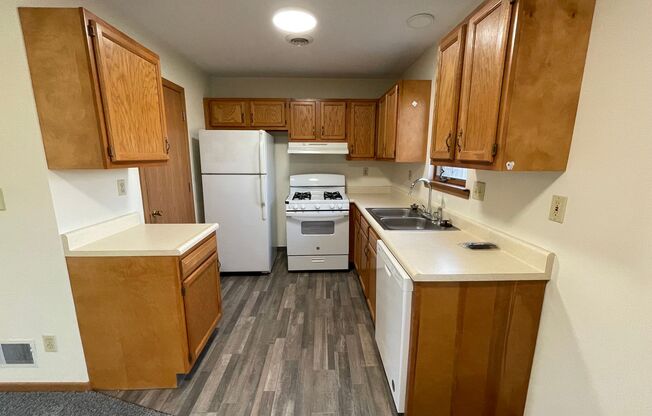 2 beds, 1.5 baths, 1,470 sqft, $1,350, Unit 83