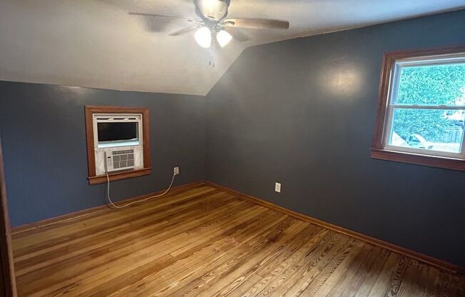 2 beds, 1 bath, $1,099