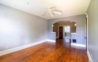1 bed, 1 bath, 800 sqft, $850, Unit Tholozan 3927 2W