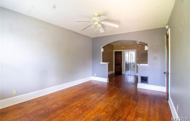 1 bed, 1 bath, 800 sqft, $850, Unit Tholozan 3927 2W