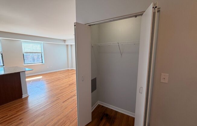 2 beds, 1 bath, 1,000 sqft, $2,200, Unit 804