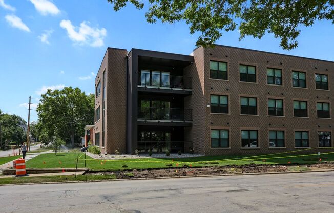 707 W Springfield Ave
