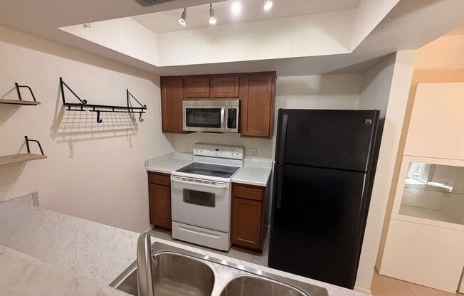 Spacious 2Bdm 2Ba Central Tempe Condo with New Floors!