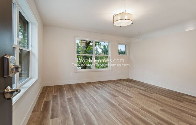 Luxury One Bedroom Unit in Lake Grove!