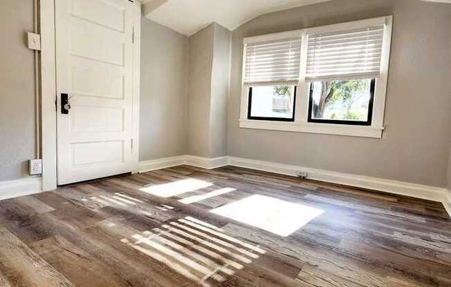 2 beds, 1 bath, 875 sqft, $1,850