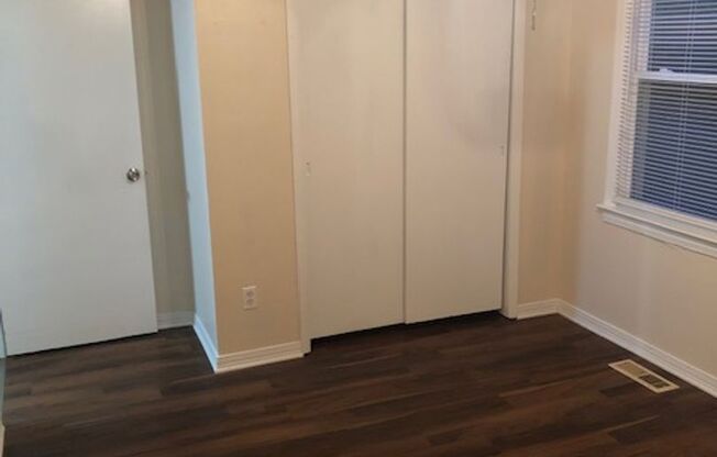 2 beds, 1 bath, $995