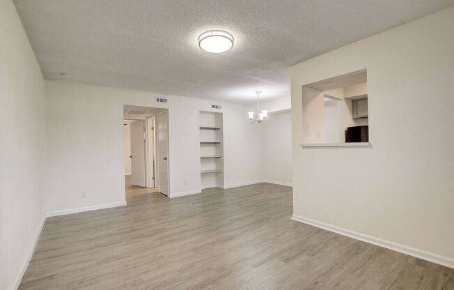 1 bed, 1 bath, 525 sqft, $916, Unit 8400-111