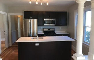 4 beds, 1 bath, $2,600, Unit 637 Smith #1