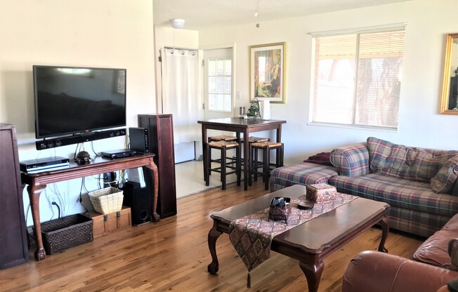 3 beds, 2 baths, $2,300