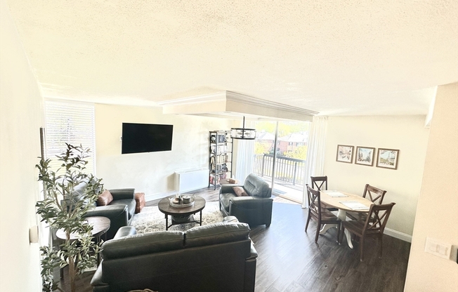 20 HAMMOND POND PKWY