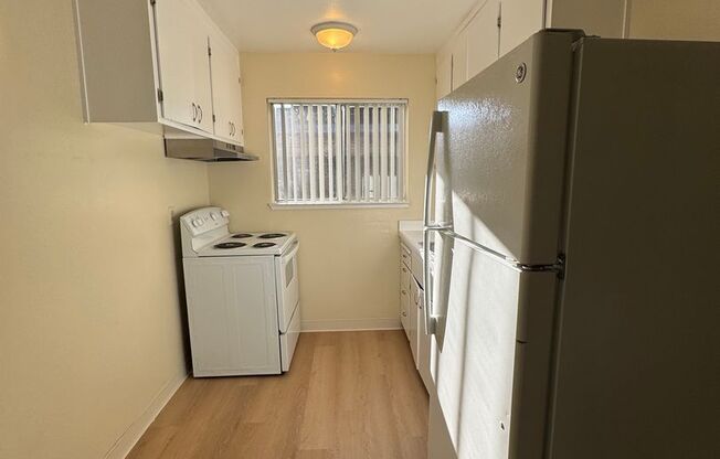 Great Value! Downstairs 1 bedroom 1 bath apartment w/ assigned parking!