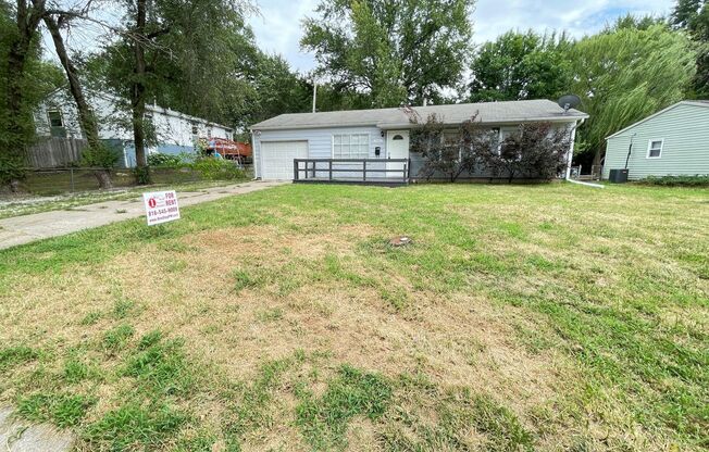 Cute 3 Bedroom / 1 Bathroom Home in Grandview!