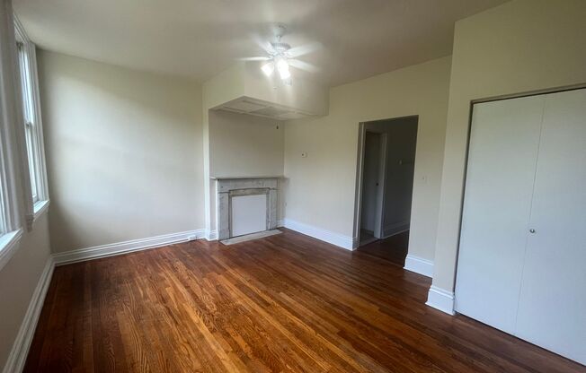 Studio, 1 bath, 330 sqft, $1,030, Unit 2F