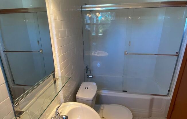 Studio, 1 bath, 410 sqft, $965, Unit 01-203