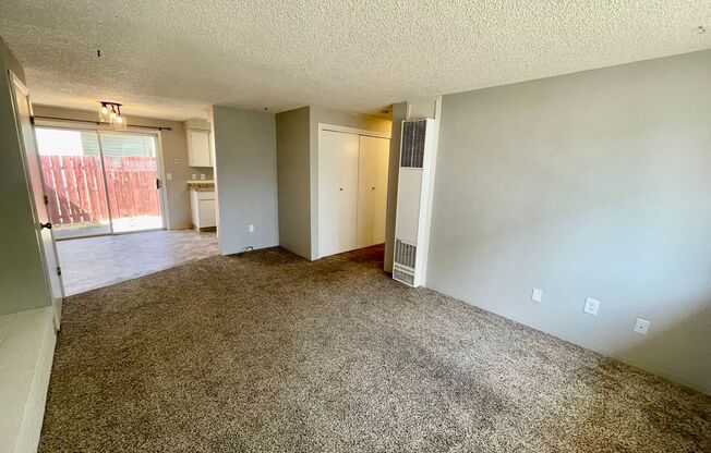 2 beds, 1 bath, $1,000, Unit Unit B