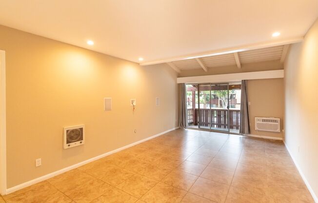 One Bedroom Condo w/ On-Site Parking Near South Coast Plaza