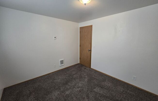 2 beds, 1 bath, 875 sqft, $1,325, Unit 127-33