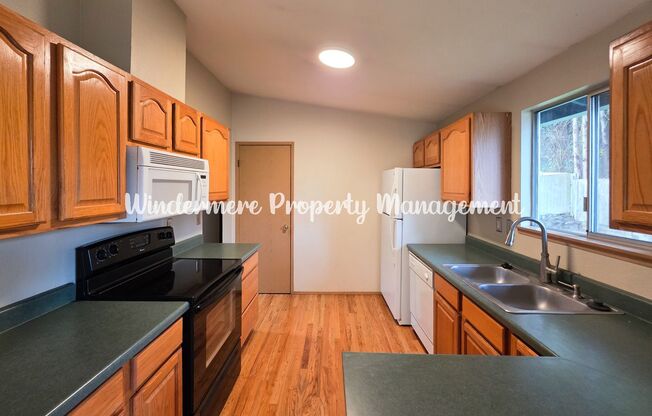 3 bed Rambler in Convenient CK location with fully fenced yard and large deck