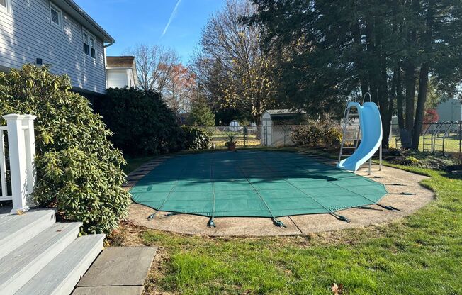 Large 4 Bedroom in Quiet Liverpool Neighborhood with Pool