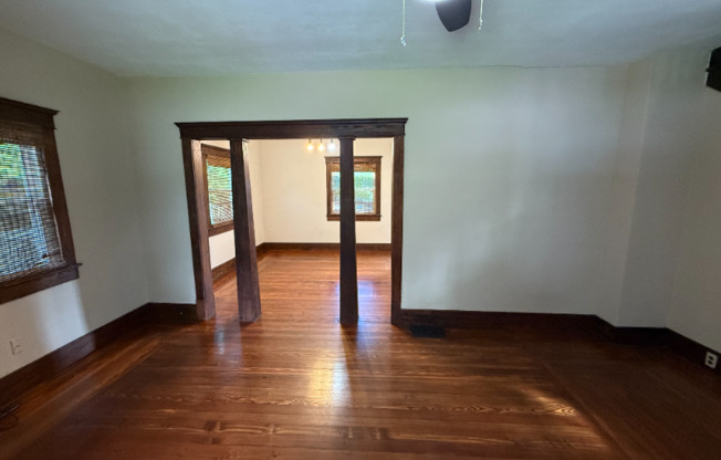 123 E HIGH ST