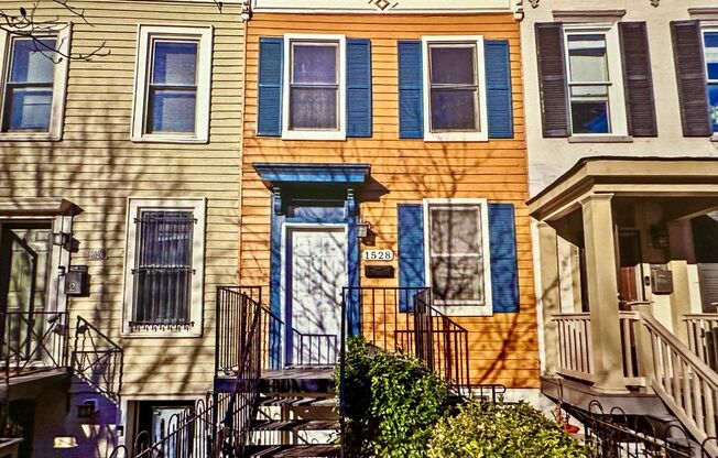 3 bed 2 bath - Parking!!!  Pets Welcome!!!