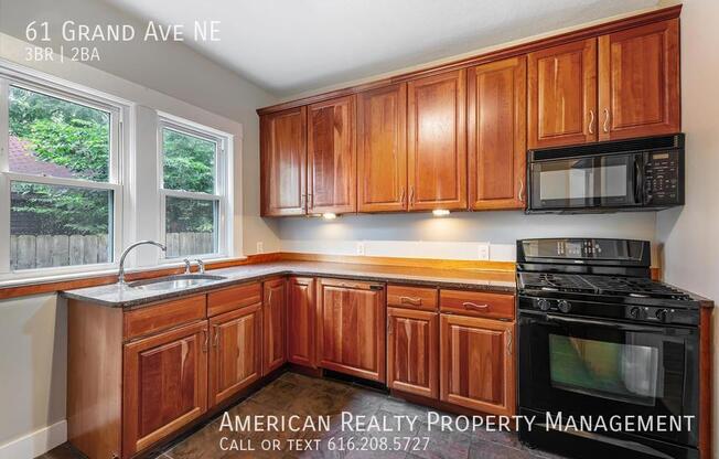 61 GRAND AVE NE