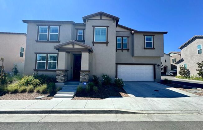 2022 built 3 bedroom Lake Elsinore home for LEASE with Solar!