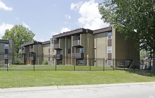 2 beds, 2 baths, 849 sqft, $1,200, Unit 1828-06
