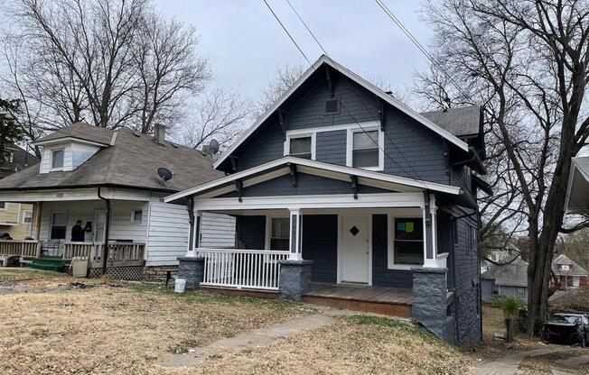 1025 WAVERLY AVE