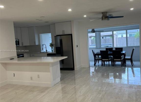 2015 N 32 AVE