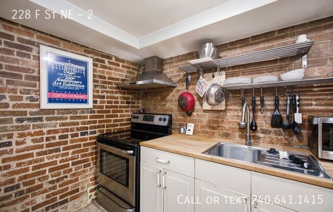 228 F St NE