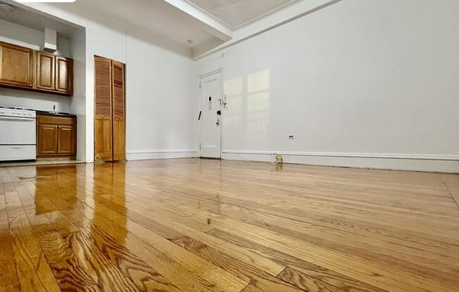 Studio, 1 bath, $2,900, Unit PHC