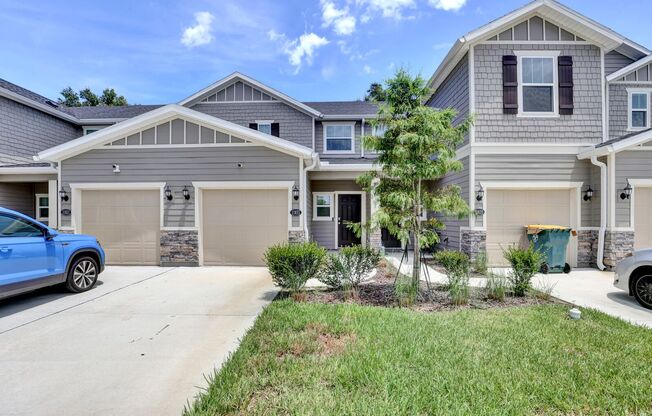 Like new 2 bedroom/ 2.5 bathroom townhome in Mandarin!