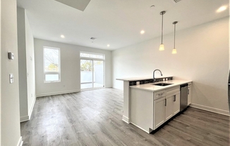 1 bed, 1 bath, 642 sqft, $2,400, Unit 404