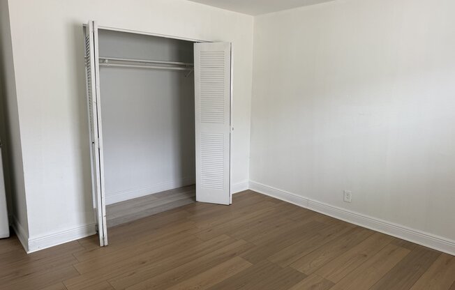 5741 SW 36 CT