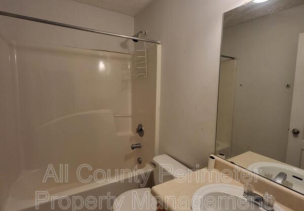 5543 PINERIDGE CT