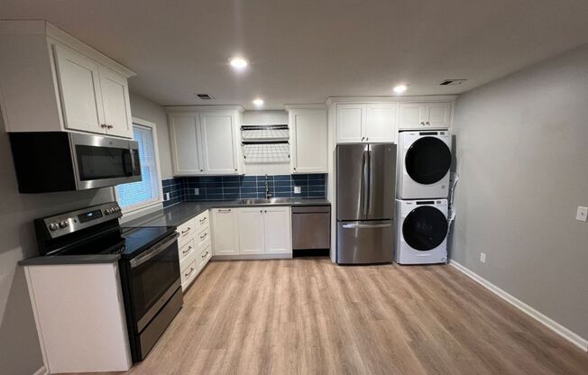 Modern 2-Bedroom Apartment with Washer & Dryer!