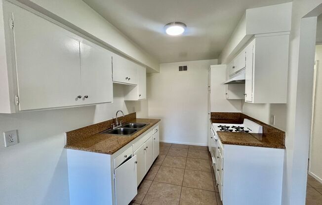 2 beds, 1 bath, 850 sqft, $2,500, Unit 13852 A