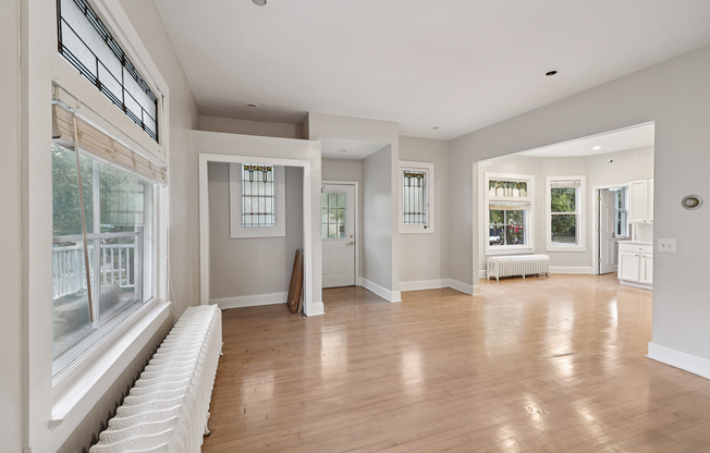 515 W 25 ST